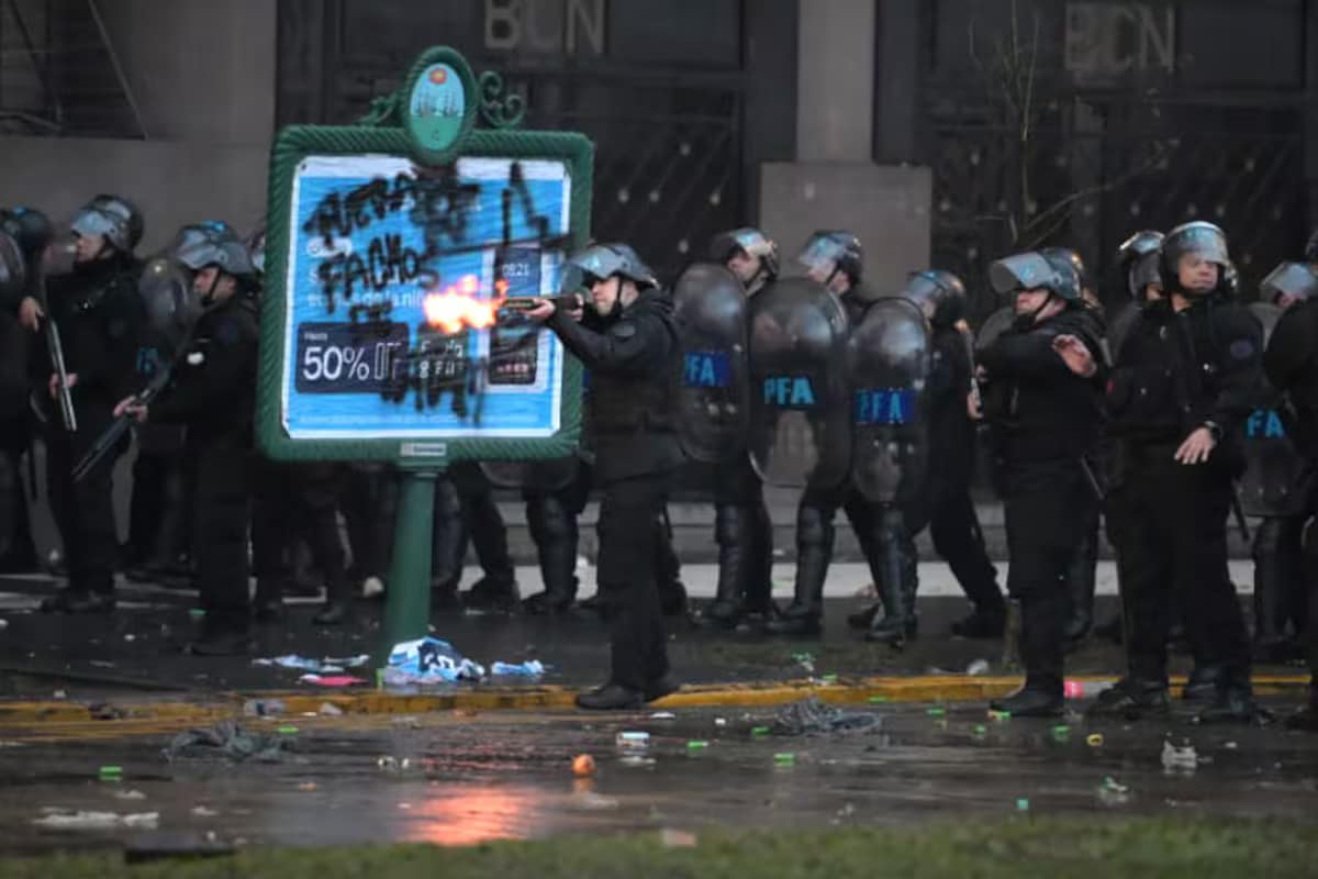 Máxima tensión: Se vota la ley de propiedad privada entre protestas y choques en el Congreso